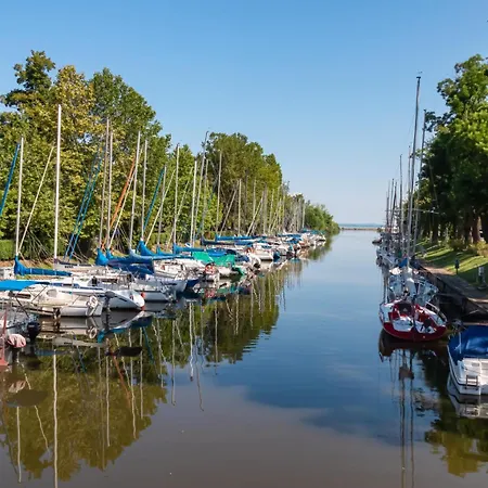 Laura Balatonmáriafürdő